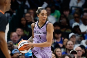 加比·威廉姆斯16投6中&3分4中0得到16分3助3断 加时赛独得8分！