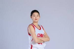 齐发力！首节李沅珊8中5拿14分4助 孙晗昀6中5得10分