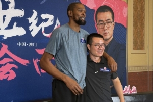 徐静雨：杜兰特是超巨里最让人没有距离感的 今后继续叫你老1.5了