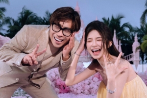 卢本伟求婚了：把老婆名字纹身上 晒3.09克拉大钻戒
