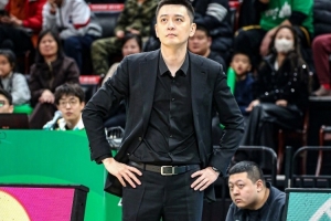 杨鸣趣谈一年之变：去年此刻在宜宾战上海 如今与拉塞尔互换赛场