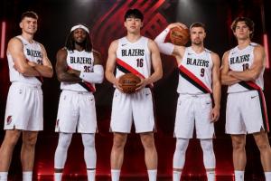 你觉得杨瀚森新赛季该在NBA等5分钟零星时间还是去发展联盟练级？