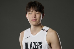 ESPN记者谈杨瀚森：中国球迷盼其成为球星，但也深知稳定出场时间是第一步
