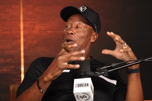 斯科特：詹姆斯年长十余岁同期出场仍远超恩比德 后者需端正训练态度