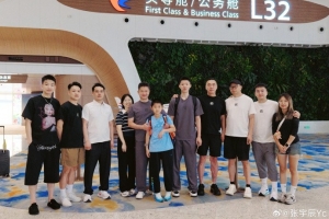 “国产库里”张宇辰晒照启程菲尼克斯 踏上美高篮球征程