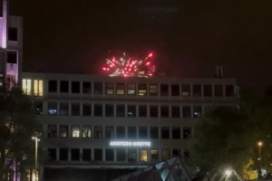 欧冠盘外招再现！拜仁赛前下榻酒店深夜遭烟花骚扰