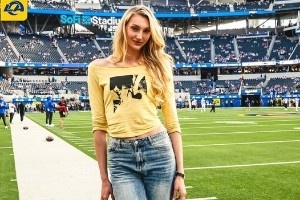 孙兴慜与WNBA球星布林克同场观战NFL 前者照片热度反超后者