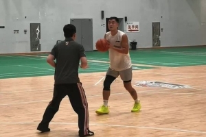 早日回归！高诗岩社媒晒训练视频：努力重新回到球场ing