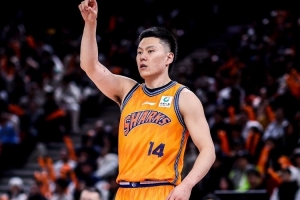 半场表现平平！李弘权三分3中1仅贡献3分3板1助