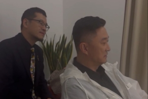 杜锋幽默点评库里：亲民互动零巨星架子