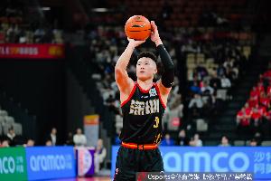 状态受阻！贺希宁18投6中砍16分3板3助 下半场8中2仅获5分