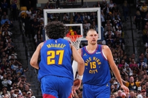 季前赛毫不松懈！约基奇与穆雷第三节坚持作战 合计砍下38分