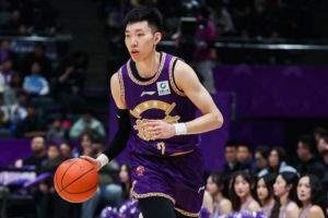 犀利突破撕开防线！廖三宁11投7中高效砍下15分5篮板