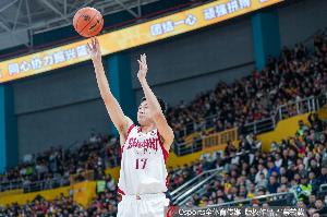 手感火热！焦海龙半场7投4中砍下11分 三分球4中3