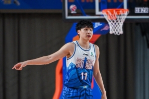 高效输出！齐麟6投5中砍下15分3篮板 助新疆险胜青岛