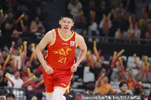 双核手感冰凉！胡金秋半场13投3中仅得8分8板 孙铭徽6中1贡献4分5助