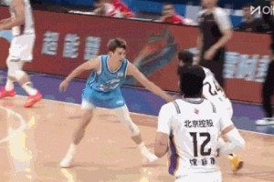 开张了！邹雨宸底角三分得手 北控第二节打出12-0攻势领先20分以上