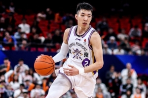 突破无解！廖三宁半场9投7中高效砍下14分2板1助1帽