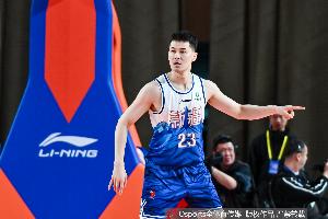 定海神针！阿不都沙拉木半场6投3中贡献10分2板2助1帽