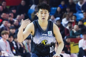 姜伟泽半场全面发挥 13分4板3助助吉林领先北京