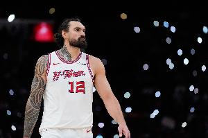 Lowe：亚当斯在场时火箭前场篮板率飙至46% 一人之力足以打崩对手禁区