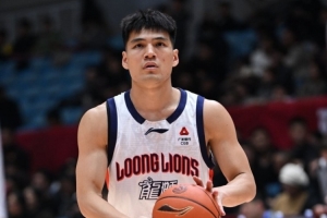 三分6中5！媒体人：陈国豪休赛期苦练投篮终见成效
