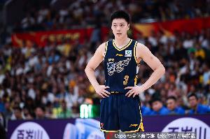 两年前今日：胡明轩狂飙7记三分独揽生涯新高40分 外加9助攻零失误
