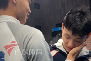 场下是好友！赵睿和广东众将寒暄&摸徐杰脸蛋