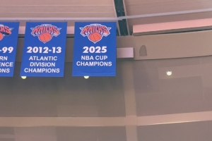 迈克·布朗谈悬挂NBA杯冠军旗帜：这是对去年征程的一份肯定