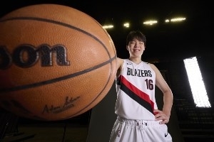 亚洲球员NBA得分谁最强?姚明前3守门 小杨破百里程碑 八村在发力