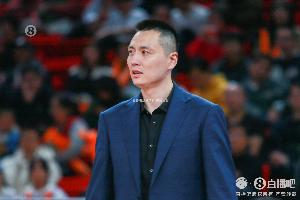 卢伟：两个新外援还要磨合才能发挥作用 表扬张镇麟拼到最后