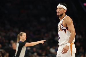 兵败如山倒！布克13中7得到23分4板2助1断1帽 罚球9中9
