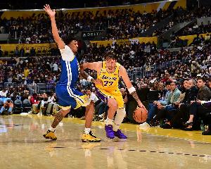 官方数据：东契奇面对伦德博格共拿9分2失误 投篮5中1&罚球6中6