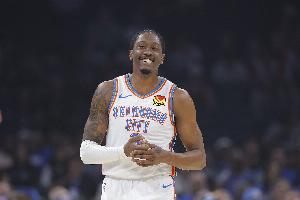 状态回暖！杰伦·威廉姆斯半场7中3砍全队最高10分5板 三分4中2