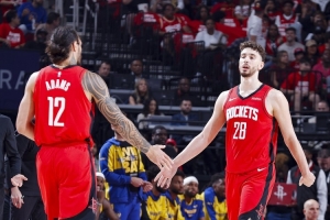乌度卡：上双塔主要是看对位 不过面对任何对手这套阵容都有底气
