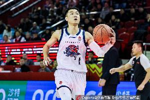 邱彪：高诗岩昨天参加了全场对抗 相信他会很快回到场上