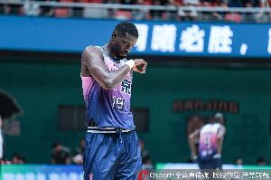 无力回天！尤素法·法尔21中13空砍32分11板 罚球9中6