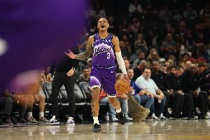 进化了！基昂特·乔治13中7空砍24分9板10助准三双 6失误4犯规