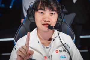 knight：和其他中单相比我没有明显的弱点，全能是我最大优势