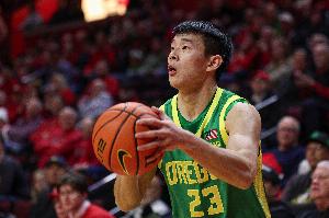 状态平平！林葳替补登场16分钟 6中2贡献6分 三分线外5投2中