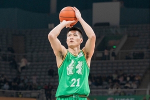 外线没谱！吴昌泽13中5拿13分4板 三分10中3