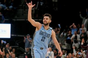 均值回归！杰罗姆全场15投4中仅得15分 另有8助1板1断