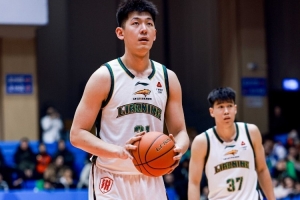吃饼可以！张陈治锋7中5高效拿下11分8板1助 4前场板