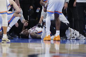 还没具体说明！NBA官方伤病报告：杰伦威缺席原因为左小腿伤势