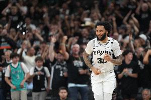 尚帕尼半场轰进8记三分 平NBA历史替补球员半场三分命中数纪录