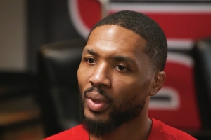 利拉德:如今NBA竞争更加均衡 年轻球员不会觉得自己没资格争冠
