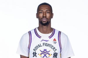 媒体人：贾尔斯终于打出了1场比较痛快的比赛 盼他延续这样的表现