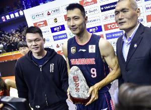8年前的今天：易建联迎来CBA生涯万分里程碑 历史第二人