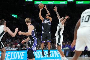 抡爽了~阿卡夫场均出手23.8次NBA历史第1 力压乔丹&张伯伦