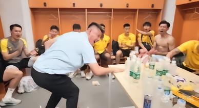 佐法尔VS斯莫尔直播_佐法尔VS斯莫尔免费高清直播_阿曼联无插件在线观看